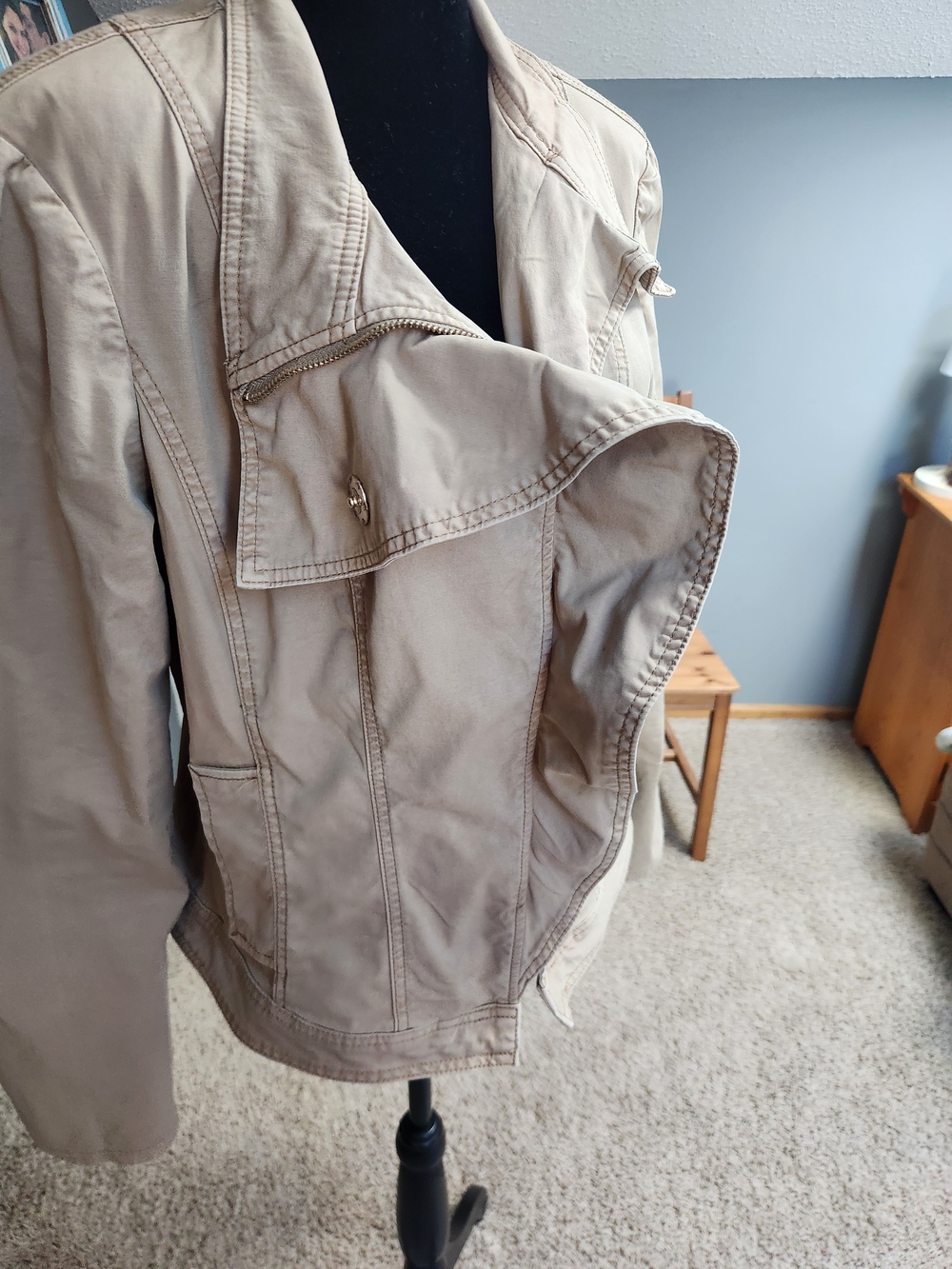 White House Black Market Women’s Ruffle Front Moto Style Jacket Beige Size 16 - Picture 5 of 12